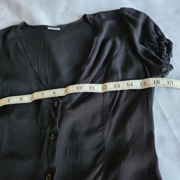 Aritzia Sunday Best 6 (S) cropped cardigan, ruched sleeves, button down - Picture 6 of 7